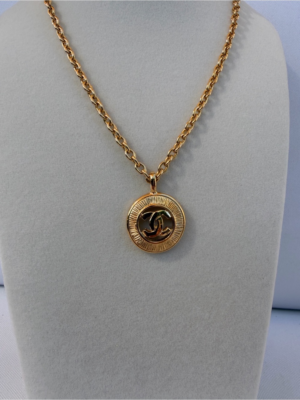 CHANEL CC SUNBURST Cut out Medallion Gold Plated Necklace Vintage Style Pendant - Picture 2 of 11